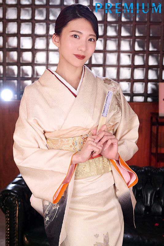 专找丶阿姨玩两小伙3P淫骚熟女，加钱再来一炮，前面口交后面扣穴，穿着高跟鞋抬腿抽插猛操